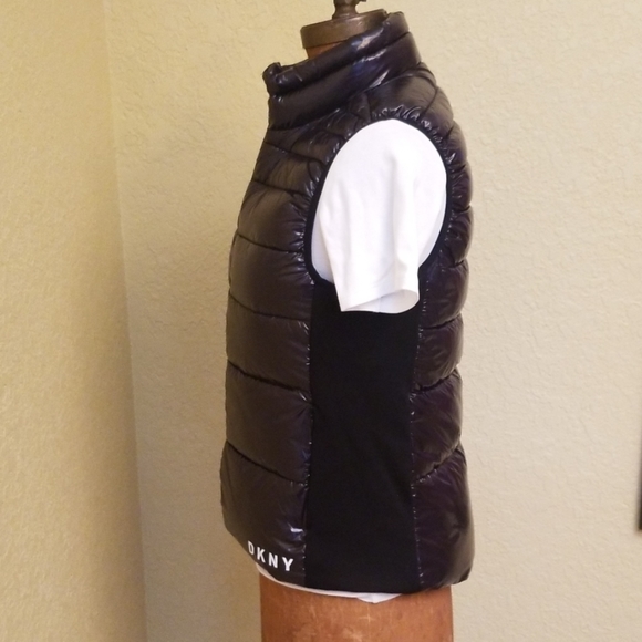 SOLD WOMENS BLACK DKNY PUFFER VEST SIZE S - Picture 5 of 8